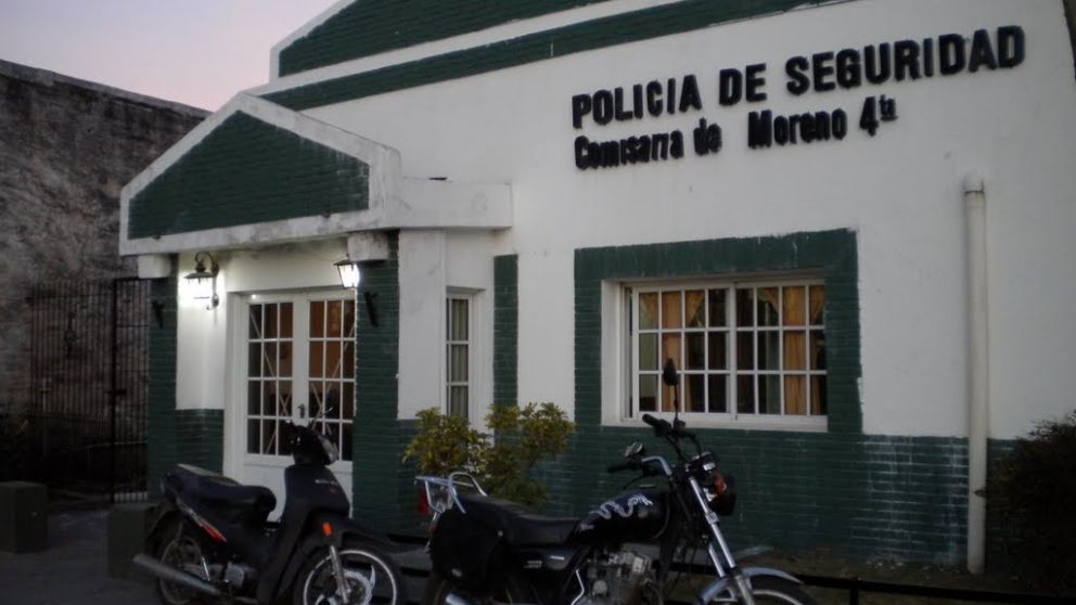 Pesquisas policiales de la comisaría de Cuartel V se encargan de investigar el tremendo suceso.