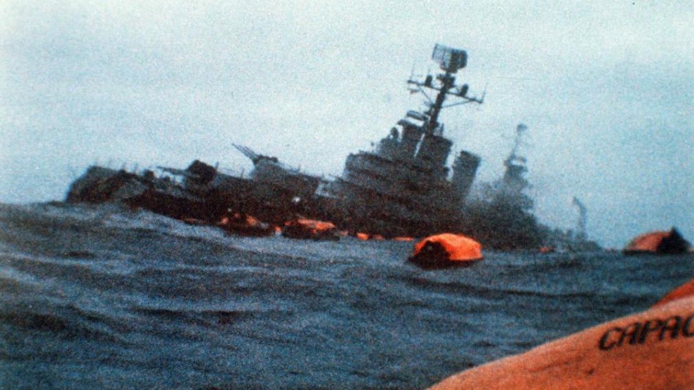 EL BUQUE FUE TORPEDEADO POR EL SUBMARINO BRITÁNICO CONQUEROR.