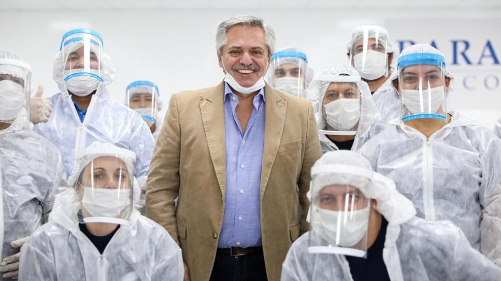 El Presidente junto a los trabajadores de Barack Mercosul, ubicada en el municipio bonaerense de San Mart�n