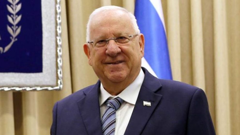 El presidente de Israel usa un holograma para "meterse" en las casas de los ciudadanos.