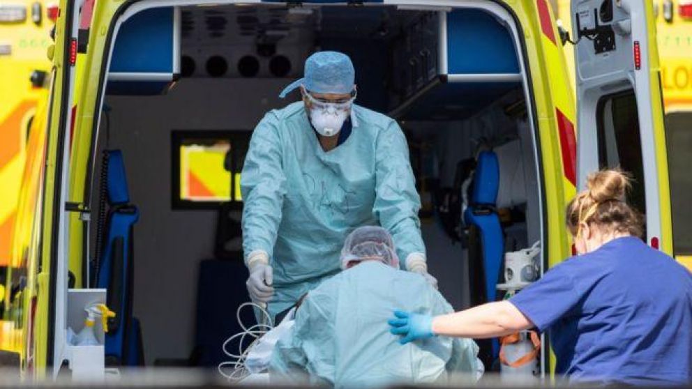 Las autoridades británicas sumaron 765 nuevos muertos en hospitales en las últimas 24 horas.