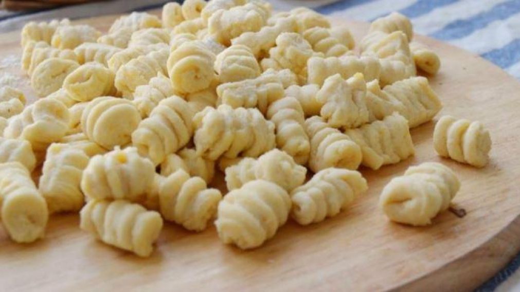 Es muy sencillo hacer unos buenos �oquis de papa caseros.