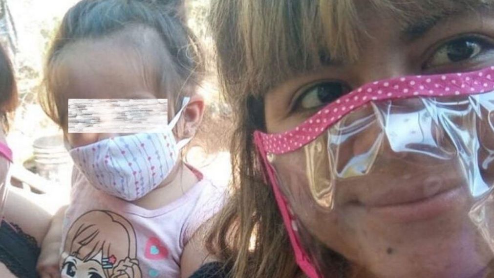 Tapabocas inclusivos: cómo son los barbijos para personas con hipoacusia.