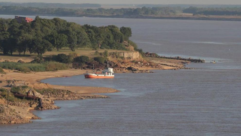 La bajada del agua del río Paraná superó un récord histórico (Gentileza diario El Libertador).