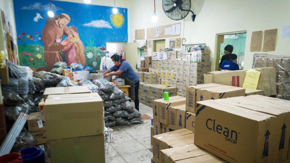Las donaciones llegaron a uno de los barrios más vulnerables de la Ciudad de Buenos Aires.