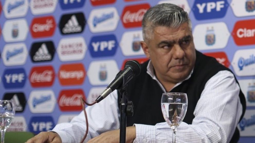 "SI LLEGA A PASAR ALGO CON ALGÚN JUGADOR, EL RESPONSABLE SOY YO", SE CUBRIÓ EL TITULAR DE LA AFA.