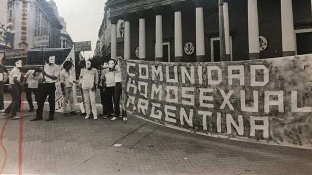 La Comunidad Homosexual Argentina se fundó el 16 de abril de 1984.