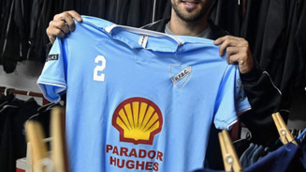 mientras define su futuro inmediato, NACHO YA SE PROBÓ LA PILCHA DE HUGHES.