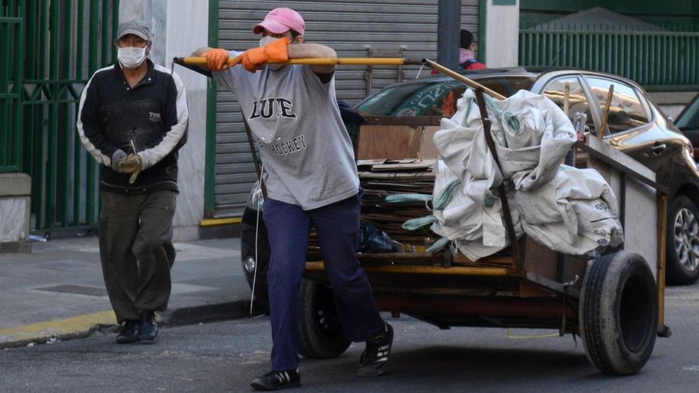 El coronavirus golpea fuerte en los sectores que trabajan en la calle (Hernán Nersesián/Crónica)
