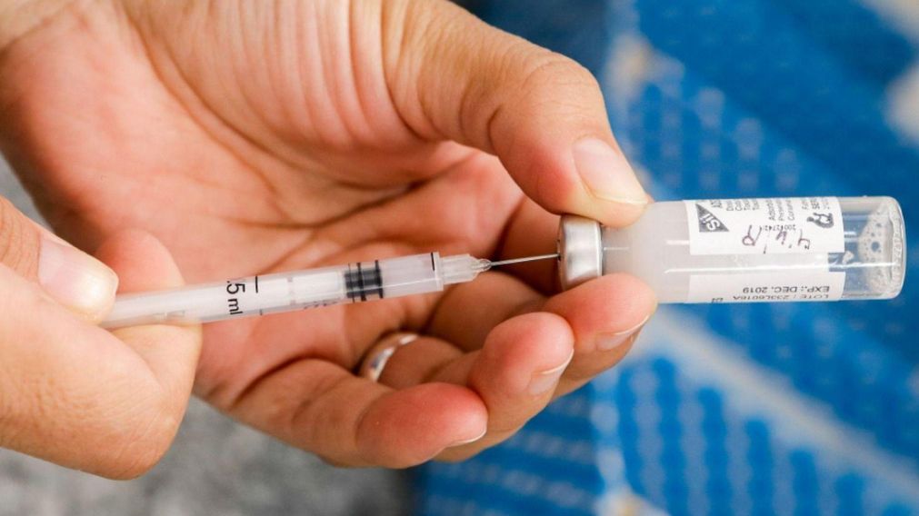 Crece la esperanza por presunto éxito de medicamento contra el coronavirus.