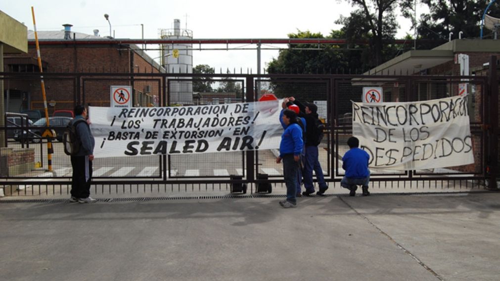 Conflicto por 89 despidos en la petroquímica bonaerense Sealed Air.