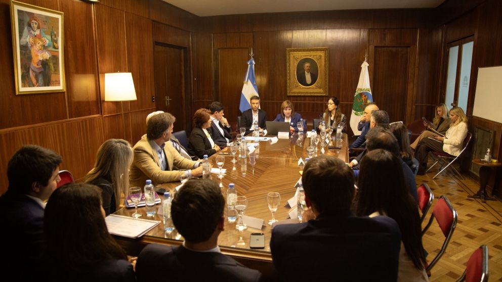 Patricia Bullrich se reunió con legisladores.