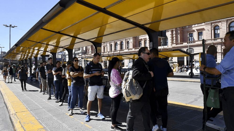 Nuevo paro de colectivos afecta a miles de pasajeros del �rea Metropolitana de Buenos Aires.