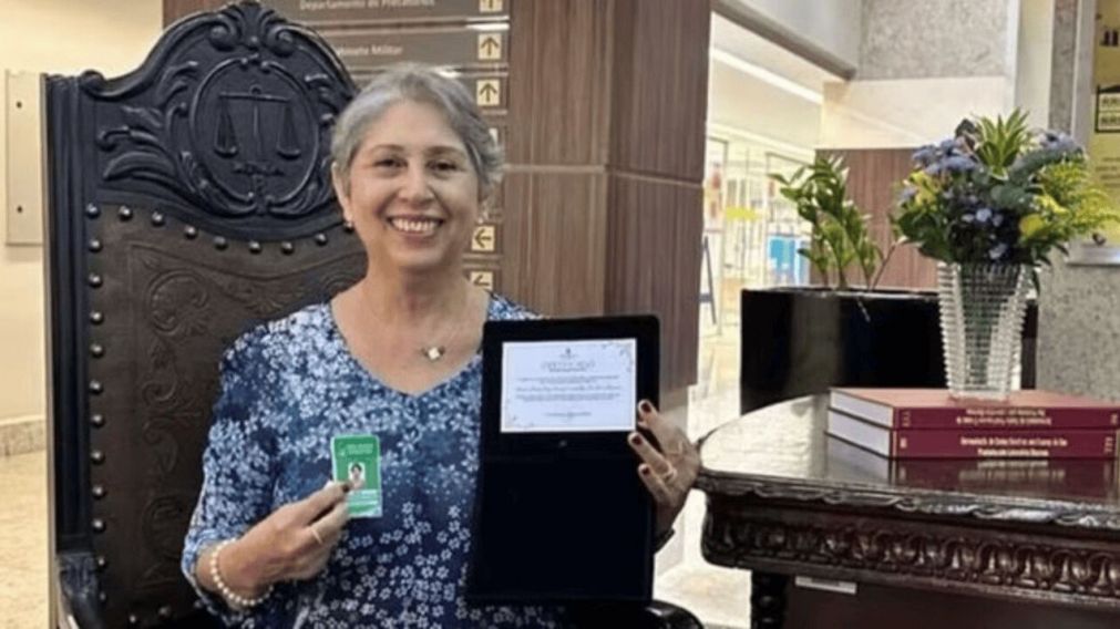 María había venido de Brasil para visitar a su hija (X).