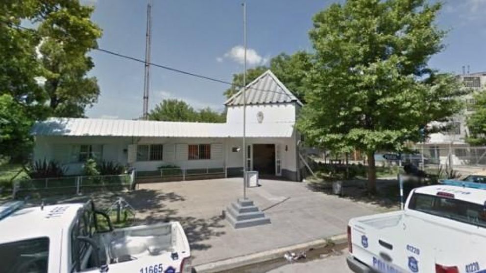 El marido de la víctima, luego detenido, le dijo a la Policía de Las Catonas que había encontrado a su mujer tirada en el piso.
