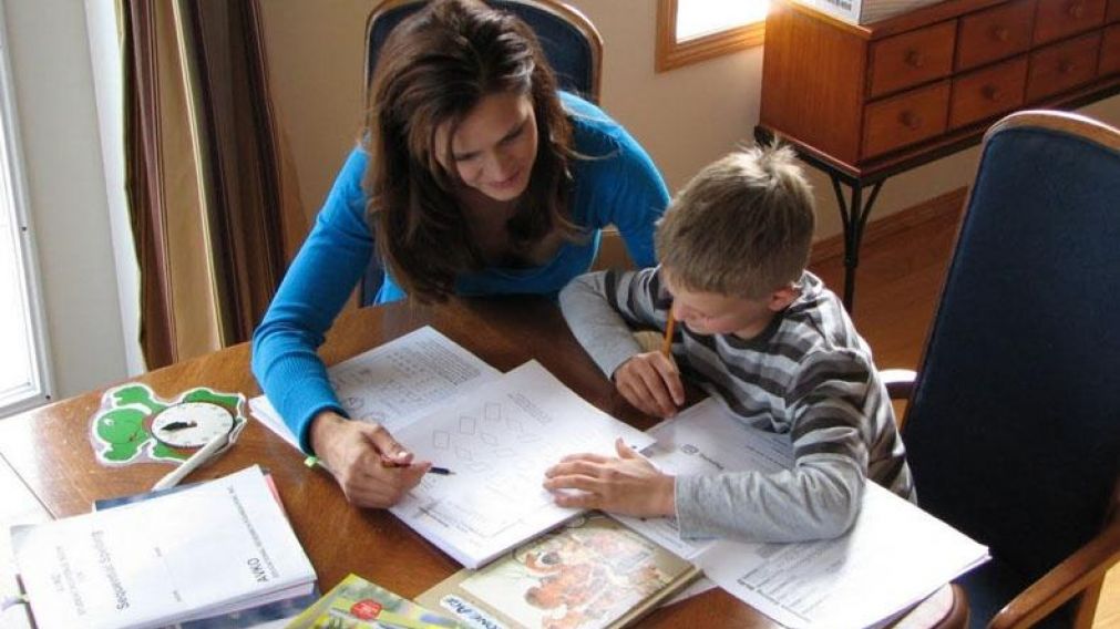 Es importante acompañarlos y ayudarlos a aprender el oficio de ser alumnos. (Foto ilustrativa)
