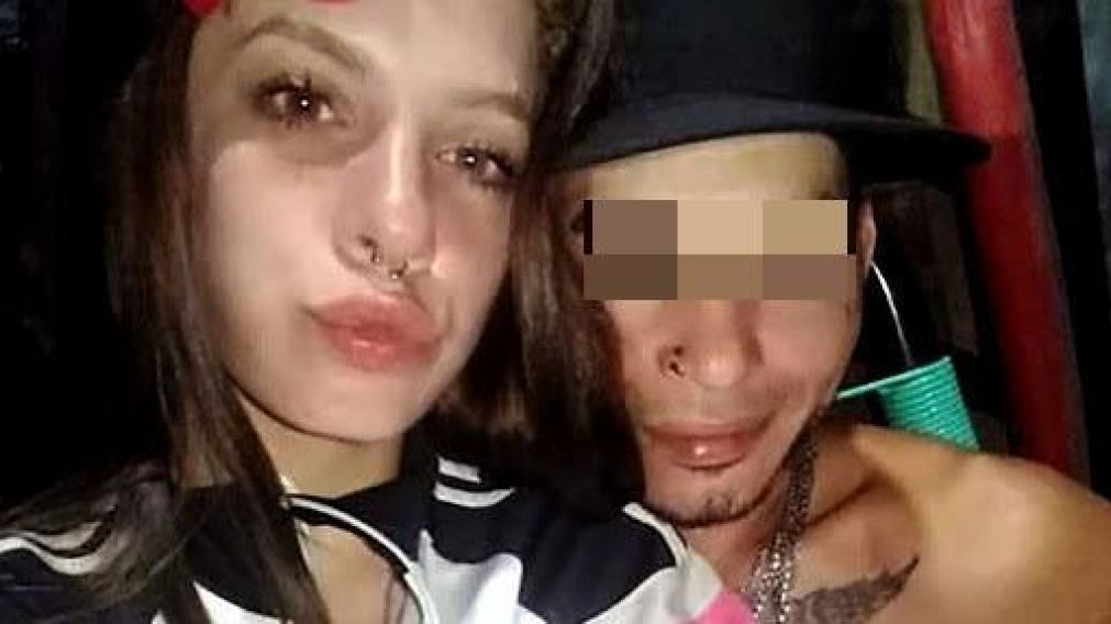 La víctima junto al acusado.