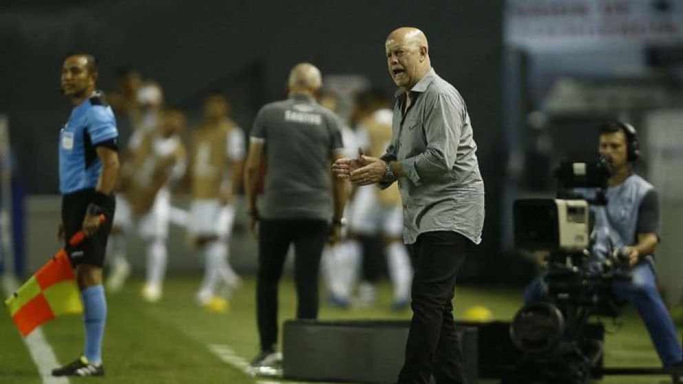 "SOY EL ÚNICO HUÉSPED
DEL HOTEL, ES SOFOCANTE"