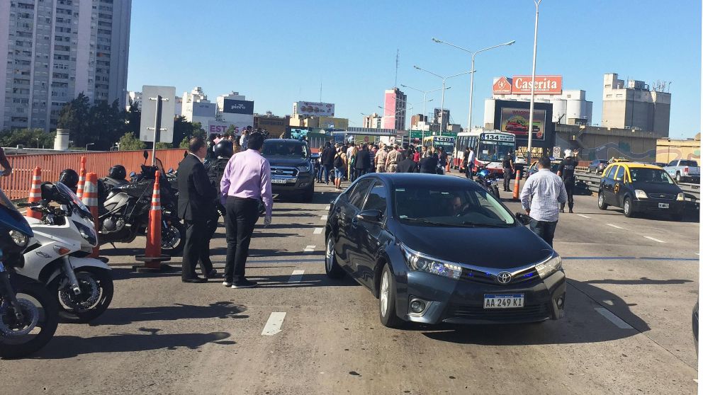 Controles en el puente Pueyrredón (Crónica/Carlos Ventura).