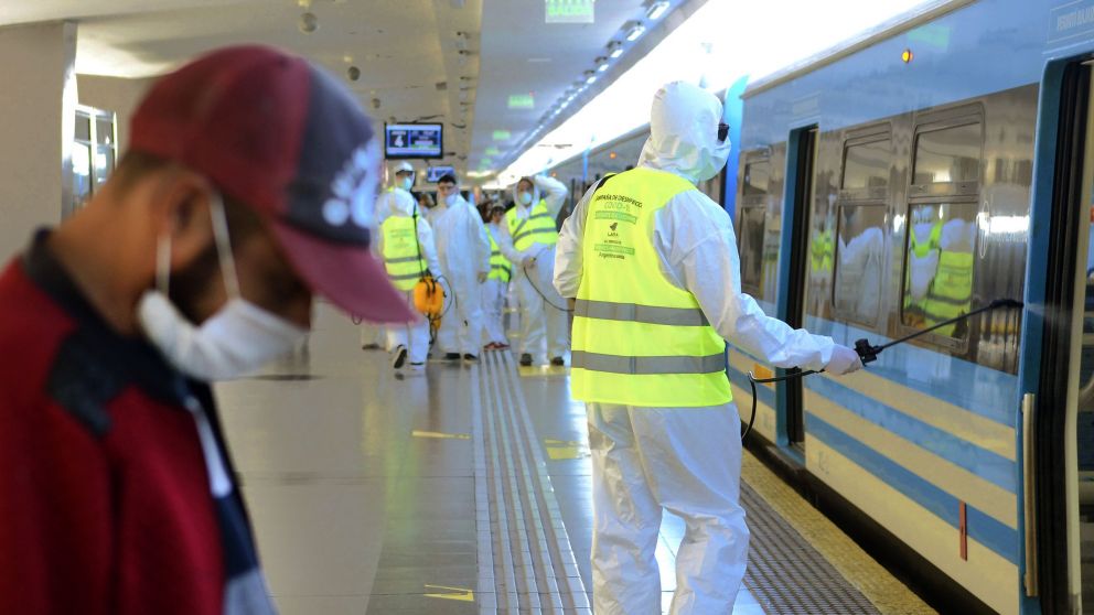 Trenes y colectivos funcionarán, con su frecuencia habitual.