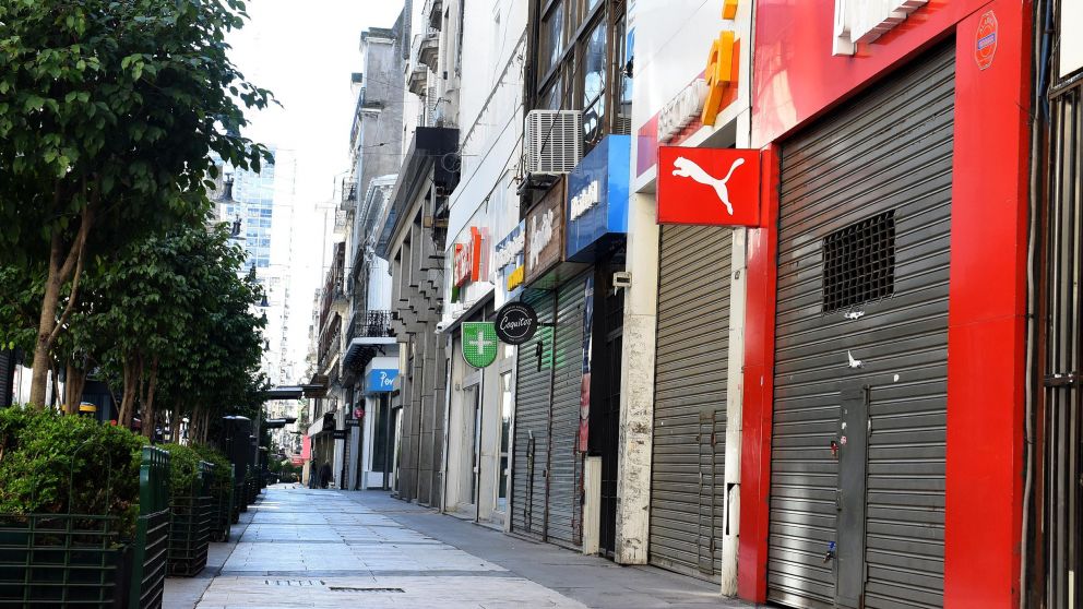 La tradicional peatonal Florida, desierta. 