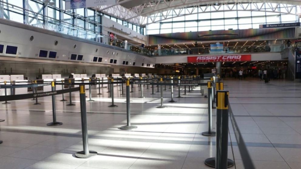El Aeropuerto de Ezeiza vacío.