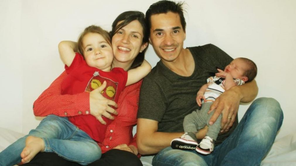La familia, tras el nacimiento (Gentileza Diario Jornada).