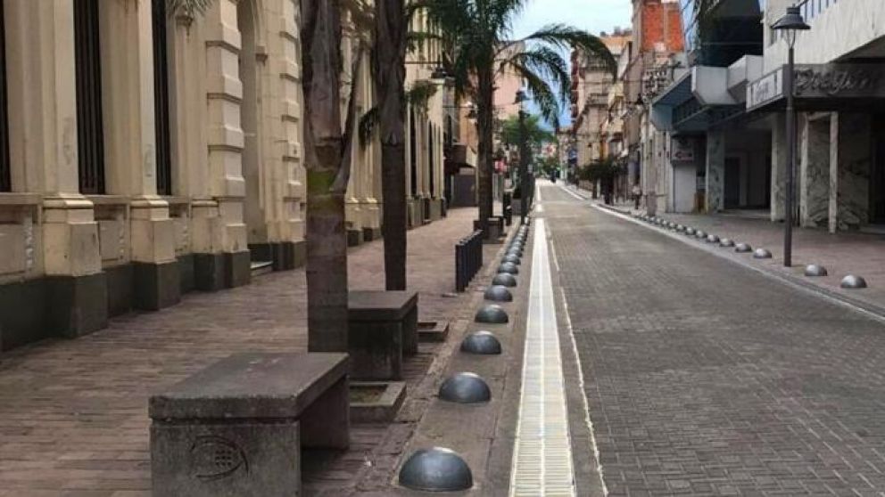 La decisión alcanza a aquellos que busquen viajar en colectivos autorizados y vehículos particulares