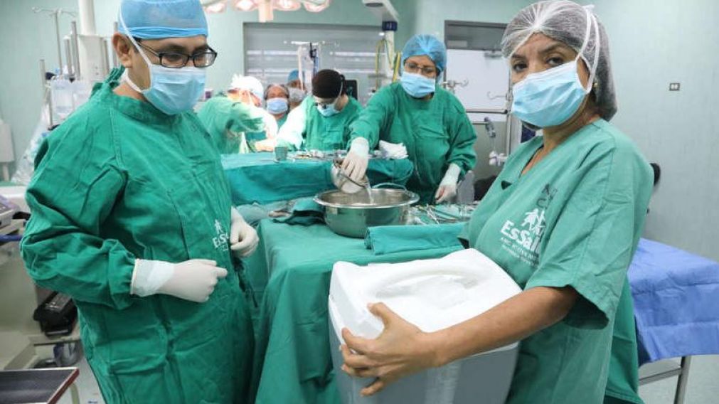 Ardua lucha de los médicos contra el coronavirus.