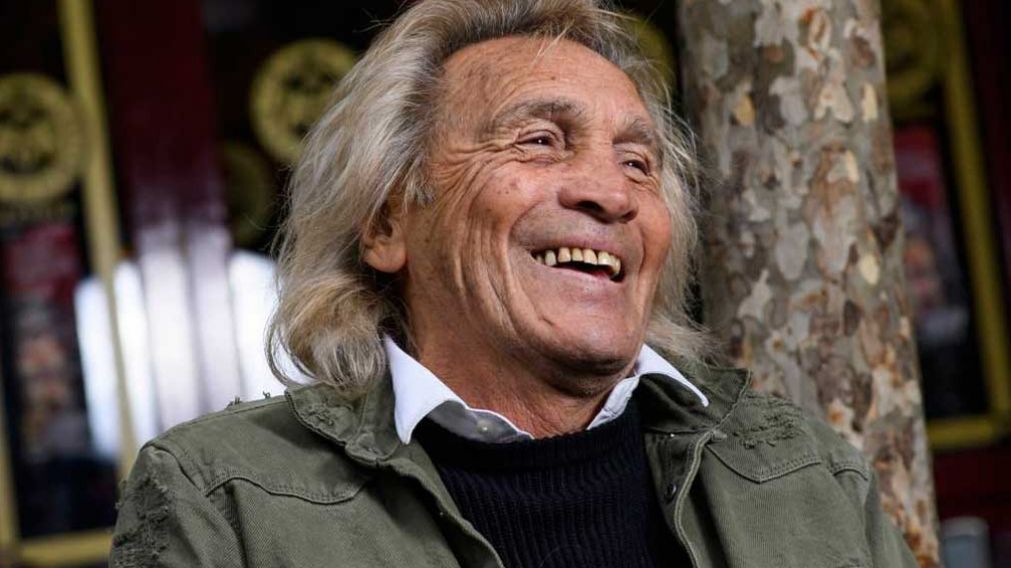 SONRÍA, LOCO QUERIDO. USTED ES UN GRANDE Y ACABA DE REALIZAR UNA ATAJADA IMPRESIONANTE.