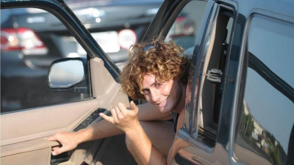 El 24 de marzo, Llamas fue demorado en Panamericana por circular en una camioneta con tablas de surf en el techo..