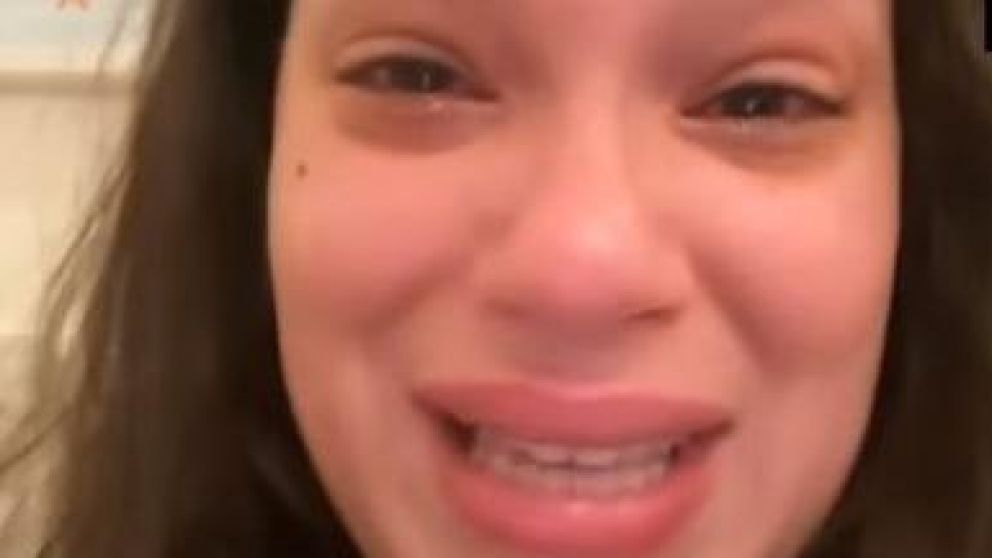 La enfermera se quebró en frente de la cámara por las malas condiciones de trabajo.(Captura de video)