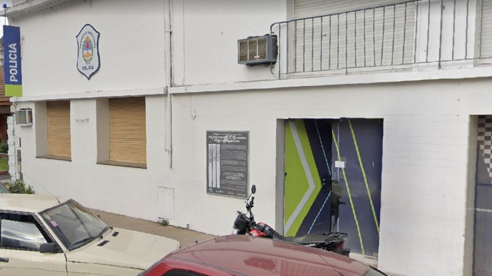 Policiales de la comisaría de Villa Ballester intentan localizar a los responsables del asesinato.