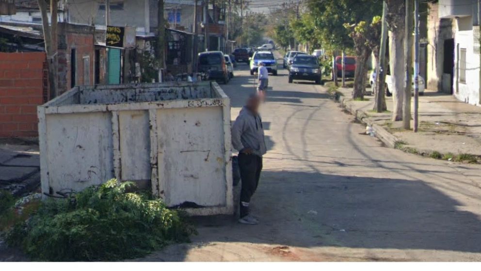 El cadáver del individuo fue localizado en este lugar, en uno de los accesos a la villa La Rana.