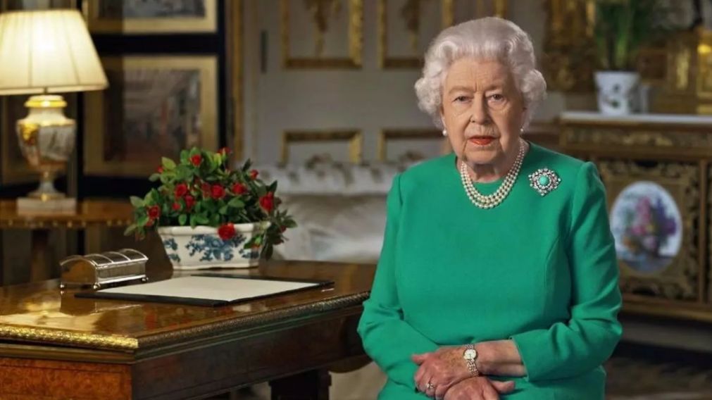 La reina Isabel II durante su discurso.