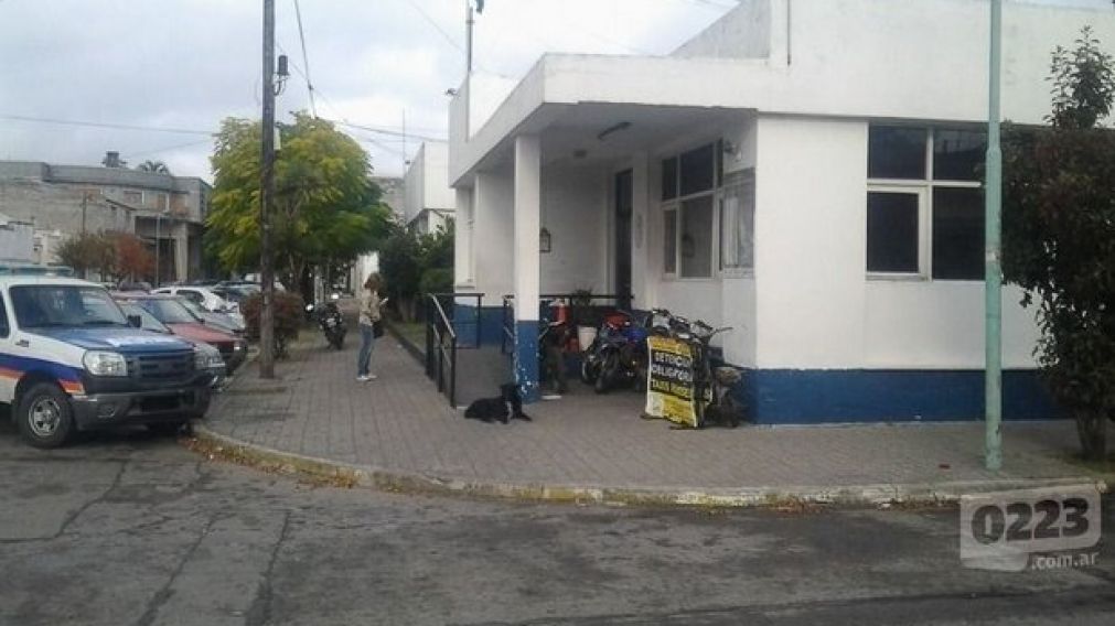 Todo comenz� en la puerta de esta seccional.