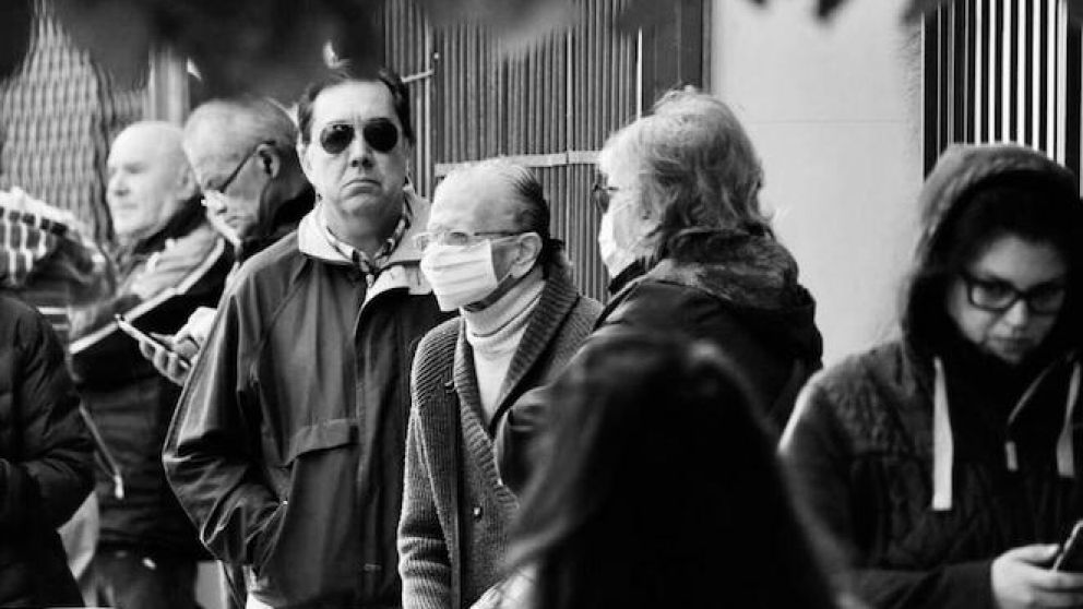 Calamitoso operativo acordado entre el Gobierno y los bancos.