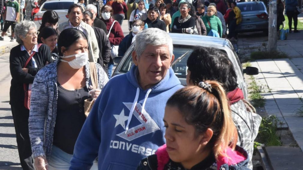 Miles de personas salieron de sus casas ayer en medio de la cuarentena (Pablo Villan/Crónica).
