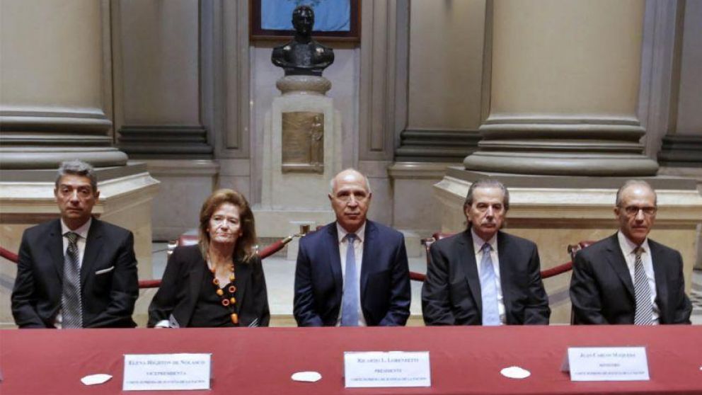 Los ministros de la Corte Suprema de Justicia de la Naci�n decidieron reducir sus salarios en el marco de la emergencia sanitaria del coronavirus en un 25 por ciento. 