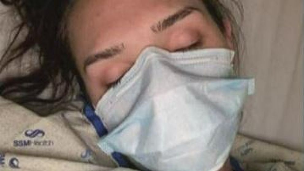 La madre de 27 años describió al Covid-19 como algo “aterrador”.