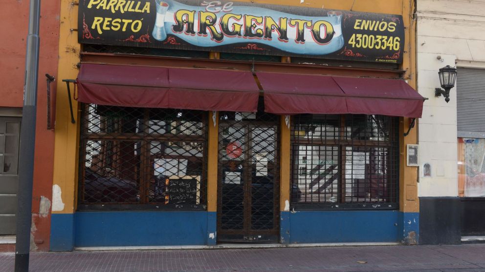 Persianas bajas, un símbolo en estos tiempos.