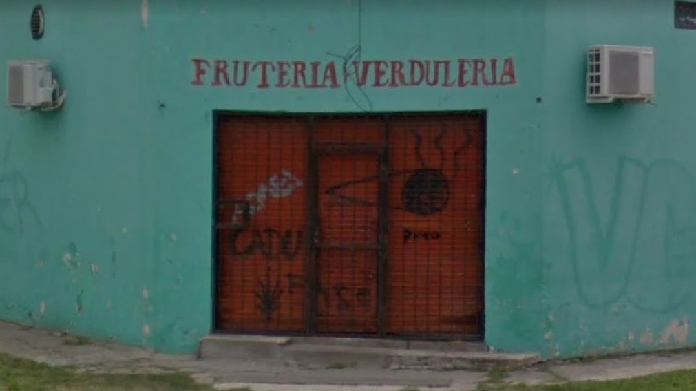 El violento hecho se produjo en esta verdulería situada en la localidad bonaerense de Zárate.