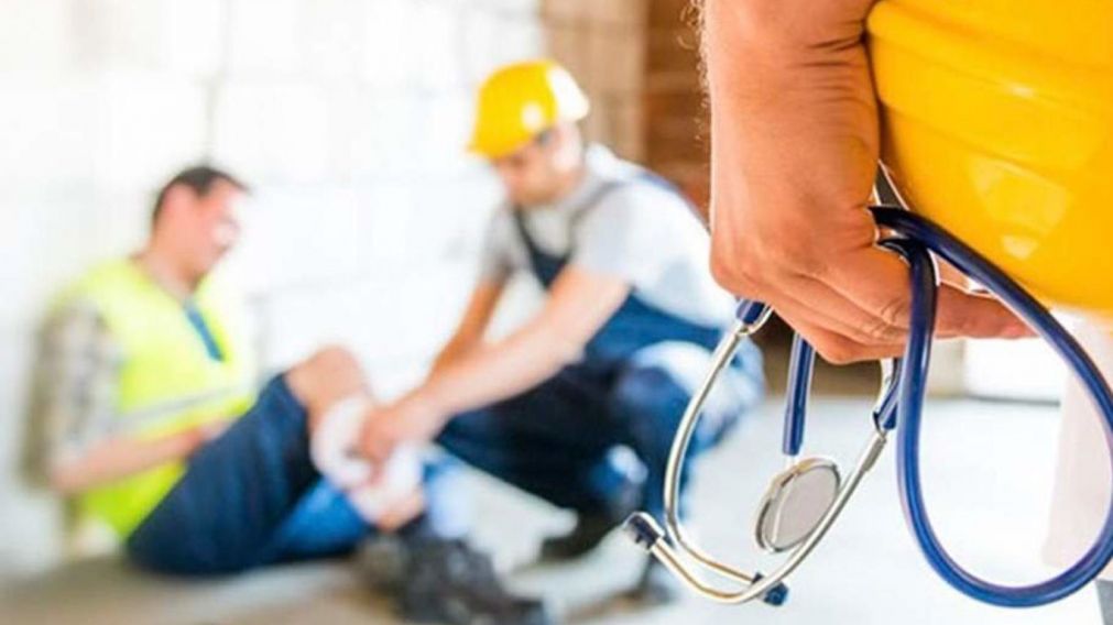 Las ART cubrirán los casos de coronavirus contraídos por causa laboral.