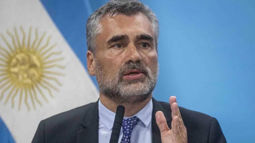El director ejecutivo de Anses y su publicación a un día de la reapertura de los bancos (Télam/Archivo).