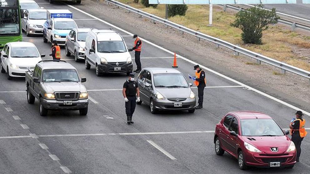 Anticuarentena: Detienen a pareja que salió a comer un asado y ocultó a sus hijos en el baúl. (Imagen de archivo)