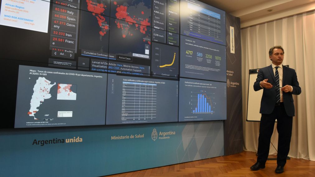 El Subsecretario de Estrategias Sanitarias, Alejandro Costa, durante la exposición realizada en la sala de situación por el coronavirus