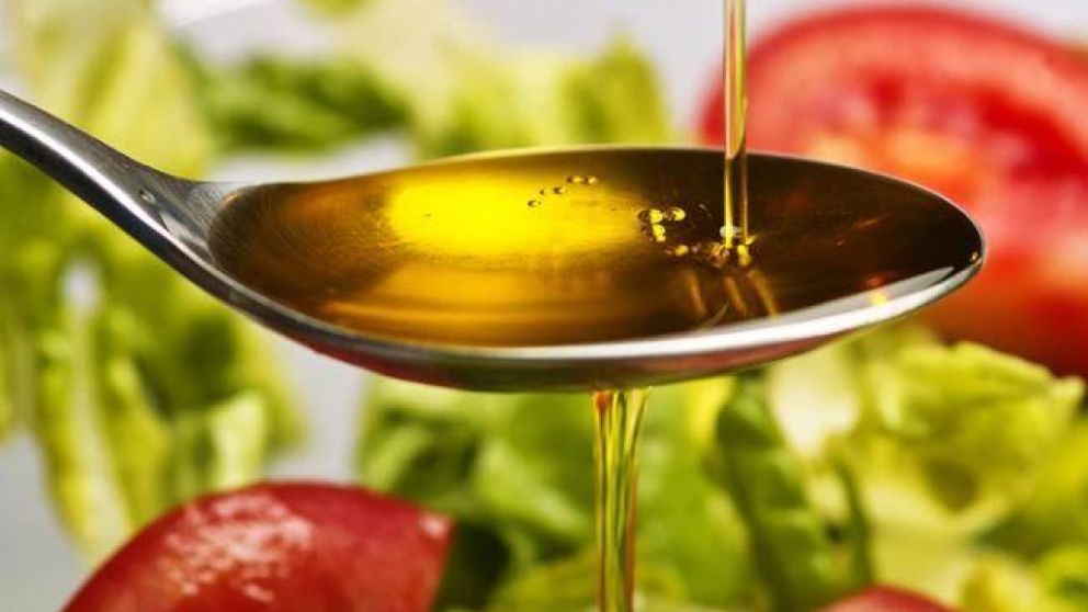 La ANMAT prohibió un aceite de oliva y una pulpa de tomate.