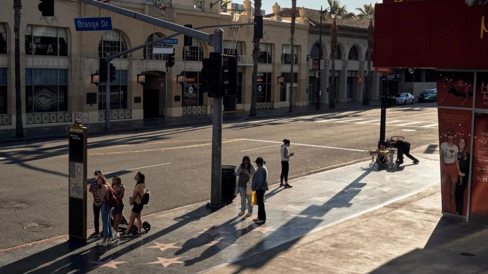 El Paseo de la Fama, en Hollywood, prácticamente vacío.