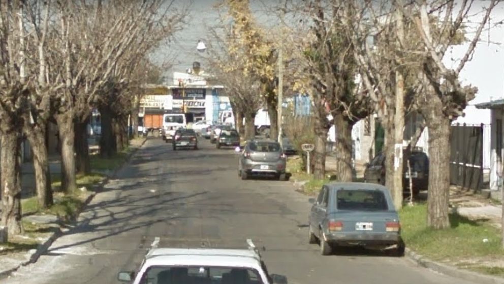 El violento y fatal accidente se produjo en esta esquina, en el oeste del conurbano bonaerense.