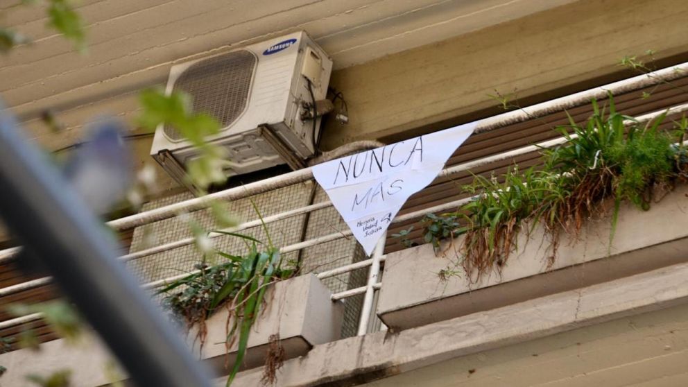 "Nunca más", fue una de las frases escrita en los pañuelos (Crónica-Nahuel Ventura)